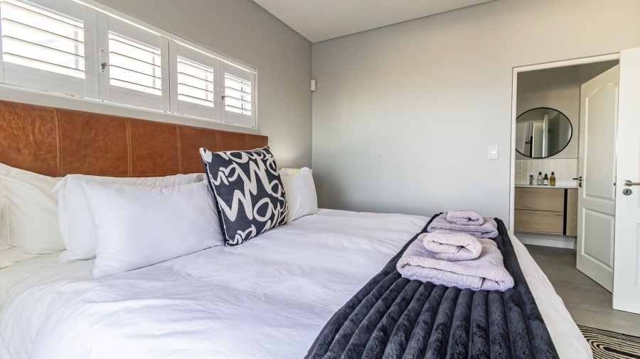 4 Bedroom Property for Sale in Pearl Bay Western Cape